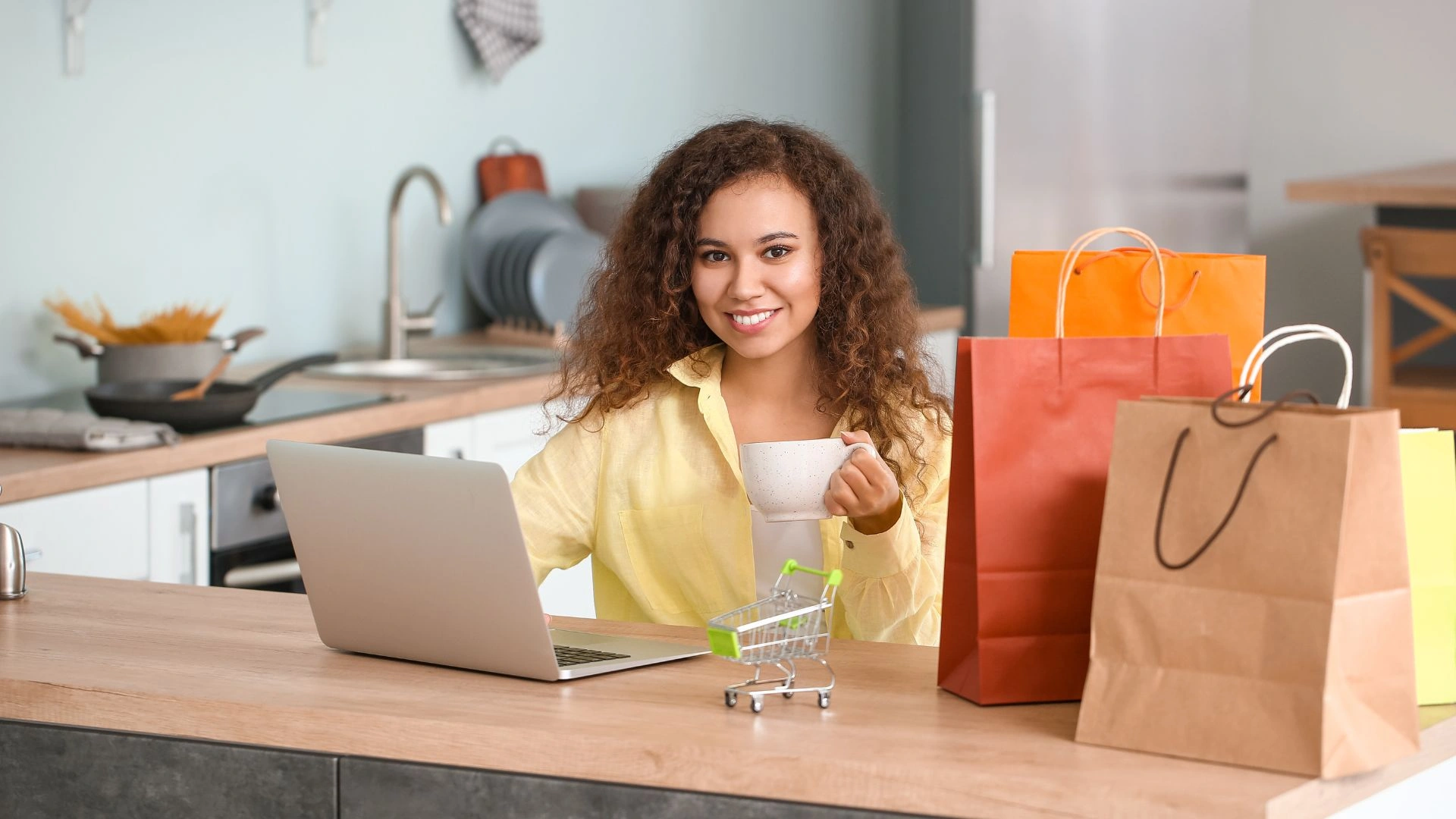 Claves para alinear tus estrategias de Retail Media con los nuevos hábitos de consumo online. Descubre cómo hacerlo con los servicios de B2Marketplace.